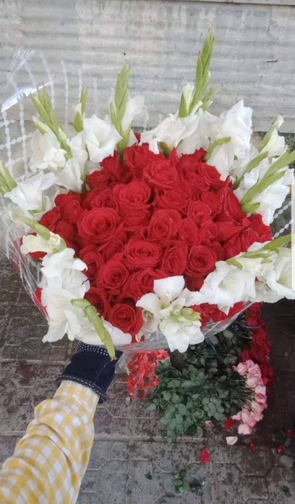 Dozen Gladious With Roses thumbnail 1